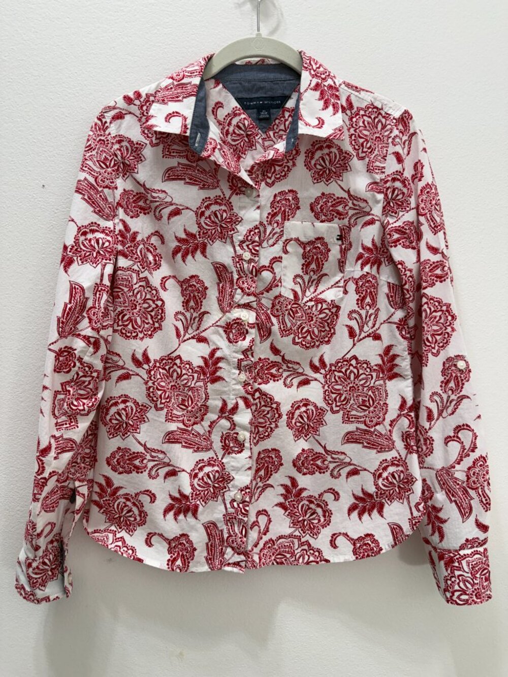 Tommy Hilfiger Womens XS Button Up Blouse Red White Floral Cottong Cuff Shirt